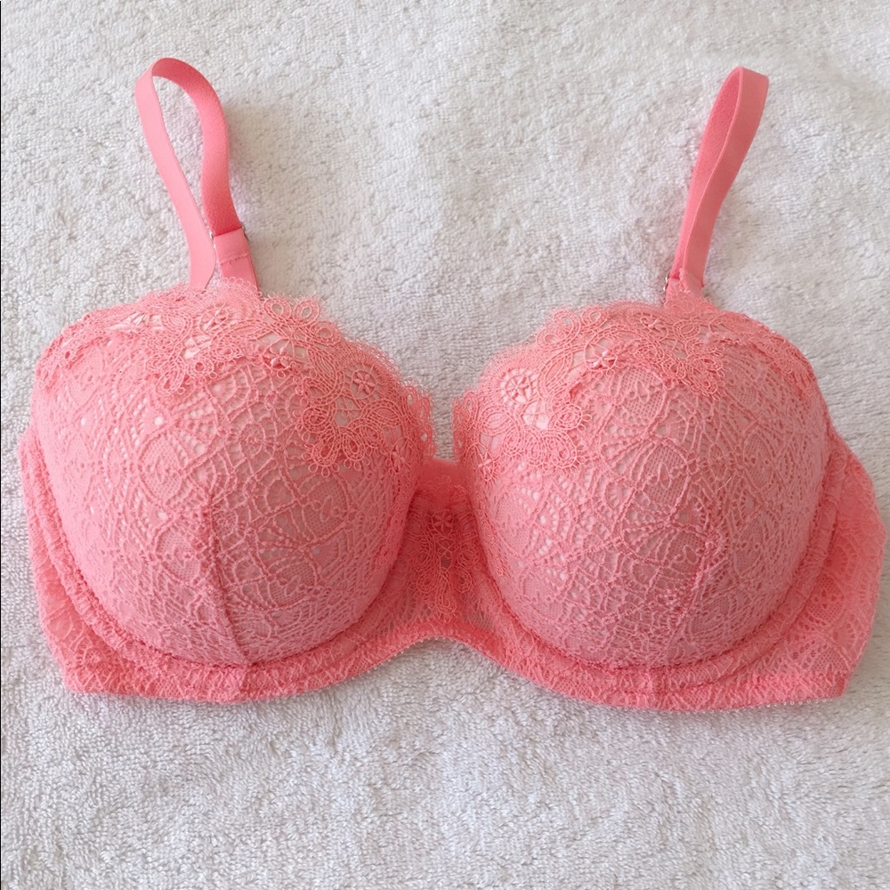 New condition baby pink VS lace bra